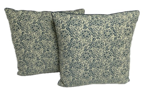 F41 42 Fortuny Fiori in storm blue and ivory. Cambridge cord. Hand sewn closure. 19x19